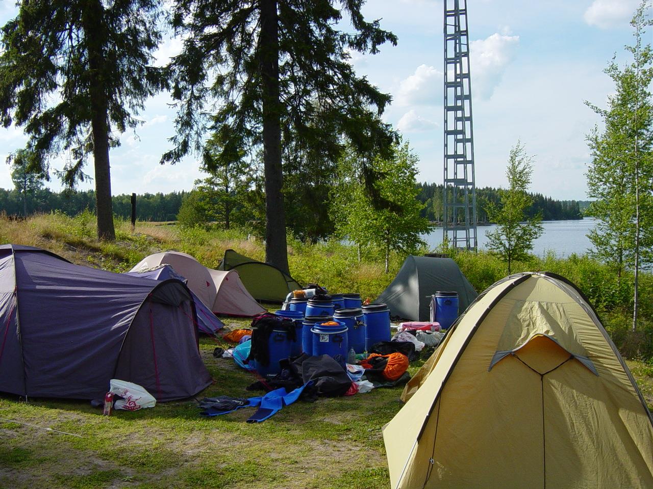 13 Hier stonden we een nacht op een camping, wat hadden we veel zooi zeg! (Bas Wetter)